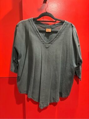 Oh My Gauze! V-Neck Relaxed Top in Slate